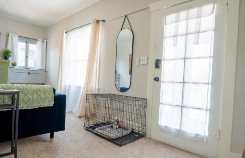 Work Desk- FirePit-Pool-Steps to UofA - Foto 22