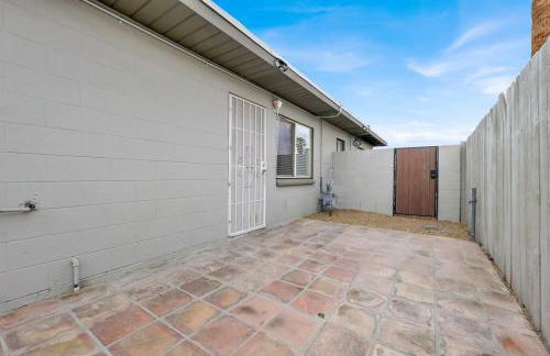 3BR Retreat with BBQ, Pool and Close to Las Vegas Fun - Foto 25