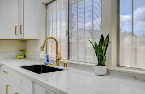 New Poolside Paradise in Vegas with BBQ and Games - Foto 11