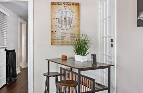 Cozy & Updated Unit in the Heart of the Highlands - Foto 40