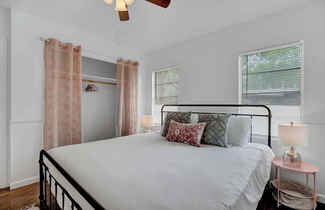 Willkommen to Pink Haus 1 Mile to Main Street! - Foto 2