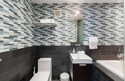 5BR 5BA Architectural Estate-Theatre Gym Rooftop - Foto 54