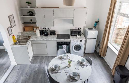 3 Bed House - Sleeps 6 - Parking - Wifi - Foto 6