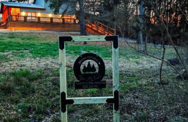 Lofted Pines Fun Family Friendly Cabin - Foto 55