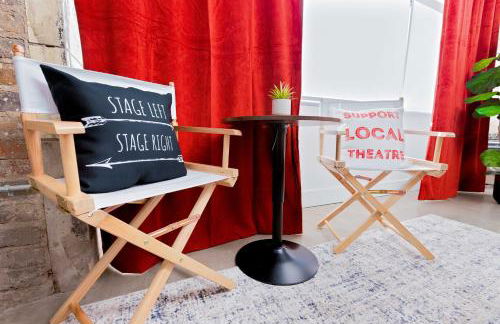 Theatre Retreat 2 Bedroom Loft - 1 Blk from Theatres - Foto 23