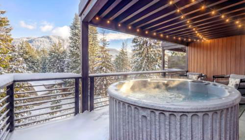 Ski In and Out The Mountainside House with Hot Tub! - Foto 2