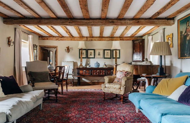 Lavish Tudor Estate Gardens - Sleeps 25 - Foto 16