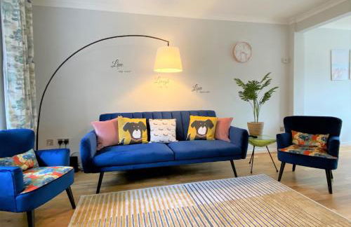 Redhill Town Centre 3 bed House near Gatwick Airport, easy commute to London - Foto 3