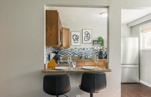 Apartment Kansas City 15mins to KCI with a KING bed and work desk - Foto 6