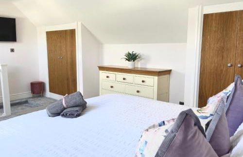 Modern 4-bed Cottage Llanwrst Town Centre & Parking - Snowdonia! near Betws-y-Coed - Photo 10