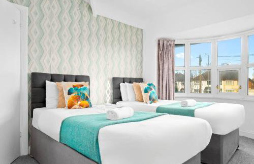 Stylish Four Bed House - 7 Guests - Garden - Parking - Netflix 802W - Foto 3