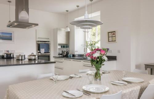 The Upper Deck - Photo 11