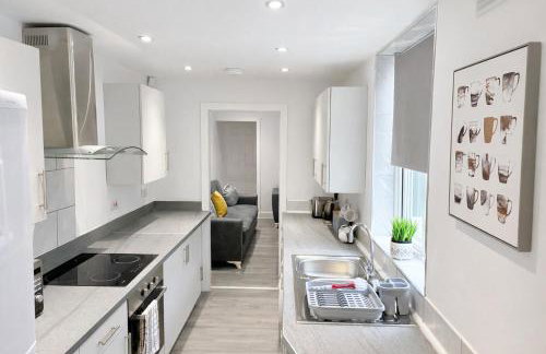 Emerald Living - Hanley, Stoke-on-Trent, sleeps 5, with free parking! - Foto 10