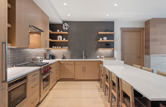 Snowmass Lux Getaway by Snowmass Vacations - Photo 22