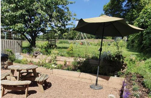 2 Bed Cottage - Sleeps 4 - Garden, Pets, Wifi - Foto 18