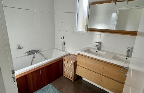 Villa contemporaine avec piscine sur 4000 m2 à Rodez 9 personnes - Photo 16