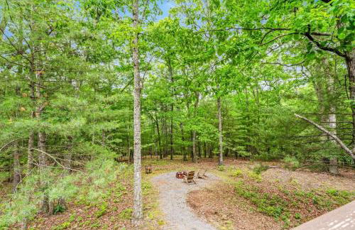 Mallard Creek Cabin - Firepit - Kitchenette - Large Deck - Gas Grill - Foto 26