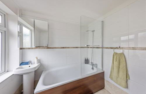 Lesley House 4 bed villa TV Internet Garden - Foto 22