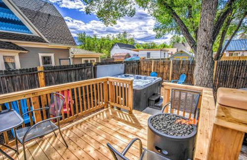 The Vibrant Victorian Hot Tub & Fire Pit in OCC - Foto 3