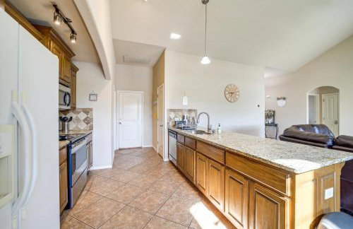 Central Bentonville Home with Fenced Yard! - Foto 8