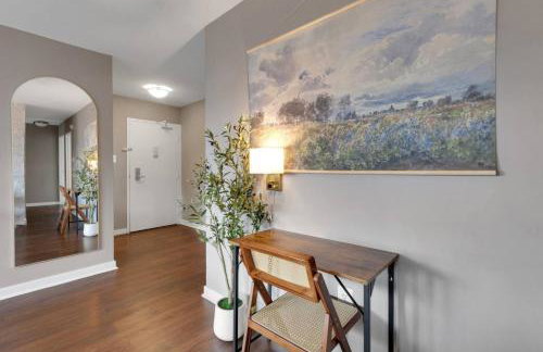 Large 3 bedroom Family Suite, Private Balcony, 5 min to DCA, Gym, Pool and more! - Photo 33