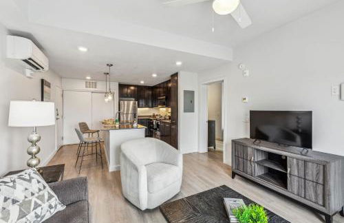 Luxury Pool Home, Mins To Hospitals, Gym - Foto 10