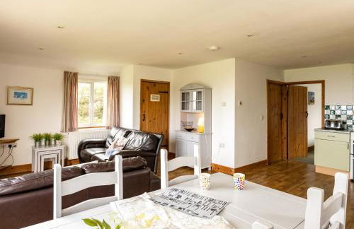 Dolphin Lodge - Photo 4