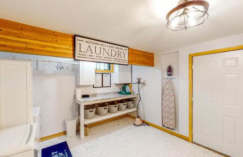 Hot Tub, Lake Views! All-Season Hinsdale Haven - Foto 26