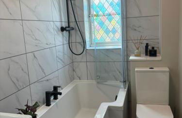 Redwing Retreat Bicester Village - Stylish Retreat Steps from the Shops - 2 Bed House with Garden and Parking - Foto 38