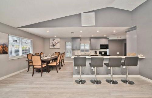 Spacious 4 bedrooms, 2 bathroom house with pool - Photo 11