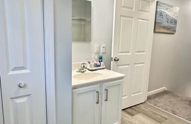 5BR Waterfront Hot Tub Kids Playscape Pets Family Compound! - Foto 16