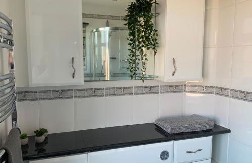 4 Bedroom House By Your Stay Solutions Short Lets & Serviced Accommodation Southampton With Terrace & Garden - Foto 49