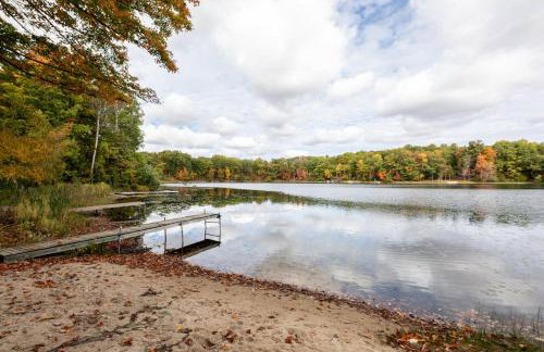 Bryan Lake Oasis in Downtown Lake Ann - Foto 66