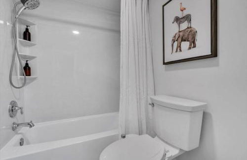 Tropical Oasis, 5 Mins to Beach - Foto 28