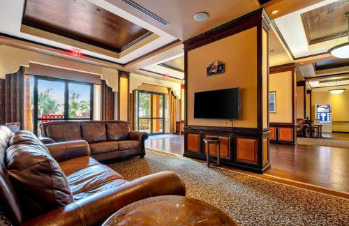 2BR Fireworks View with Pool & Spa 5 Minutes to Disney - Foto 12