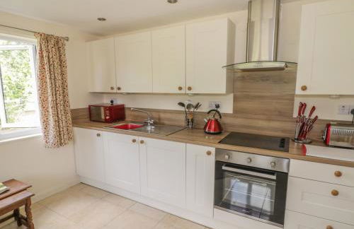 Lawn Lodge - Photo 7