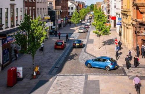 Large 2 Bedroom City Centre Apartment + Parking - Photo 31