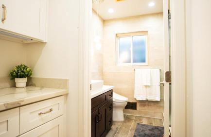 Grand Lux 4BR Prime Location & Serene Yard - Foto 10