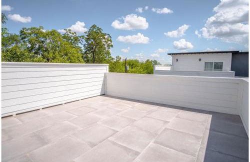 Gorgeous 3 BR 2 BA Near Amazing Downtown - Photo 50