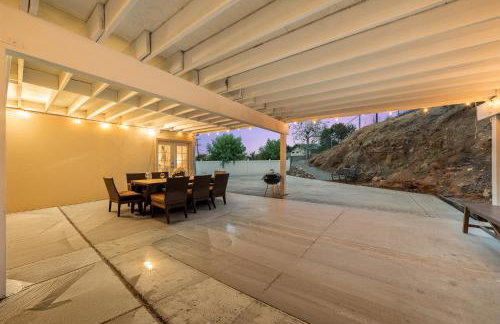 Entire Private Home with 4 Bedrooms 2 Bathrooms, 6 Beds, King Bed, 6 Parking, Big Yard, Available Now - Foto 3