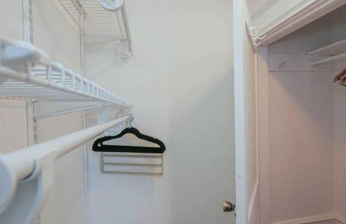 AC 6BR 2BA Quiet Retreat Central Location - Foto 24