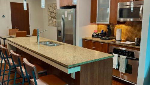 Channelside Luxury Retreat Spacious 2BR 2BA Condo with Pool, Balcony, Sauna & Gym - Foto 4