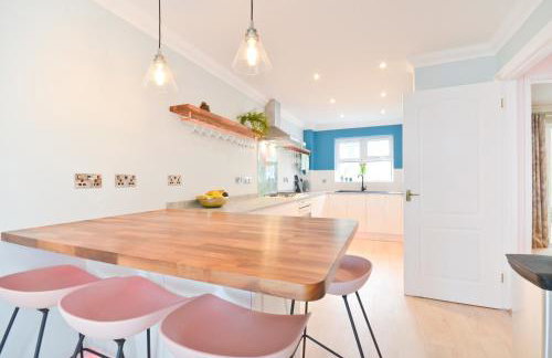 Princes Esplanade-Beachfront House with Balcony a stone throw from Gurnard Beach - Foto 17