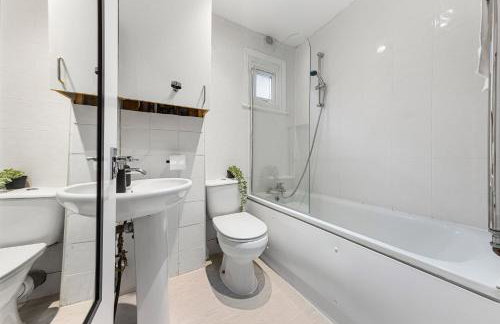 Modern Brixton Studio, Ideal for Couples, Fast Wi-Fi - Foto 8