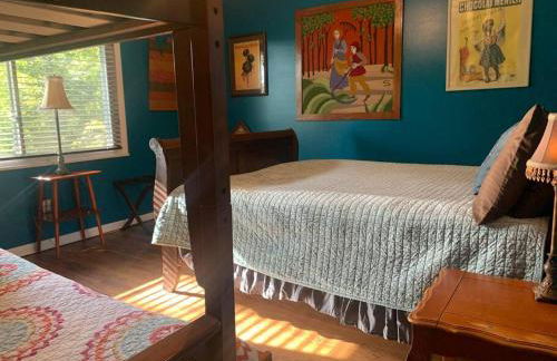 Family Friendly Downtown Home - Private Yard & Grill - Location, Location, Location! - Foto 11