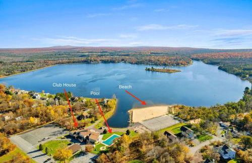 Vaulted Pines Lodge Hot Tub Game Room - Foto 39