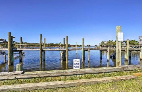 Walk to Bay and Boat Launch Beach House in Avon - Foto 33