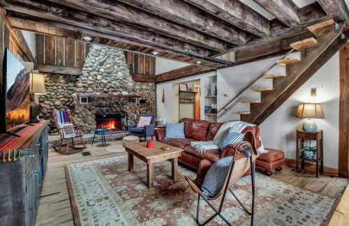 Rustic Cabin Wood Fireplace & Large Deck - Foto 1