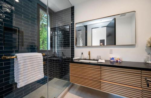 Luxury 6BR Beverly Hills Villa with Pool and Views - Photo 80