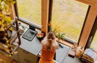 LasHouse - Nowoczesna stodoła z widokiem na las - Foto 3